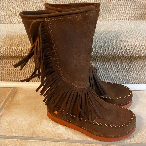 Women’s Suede Boots - Picture 3 of 5